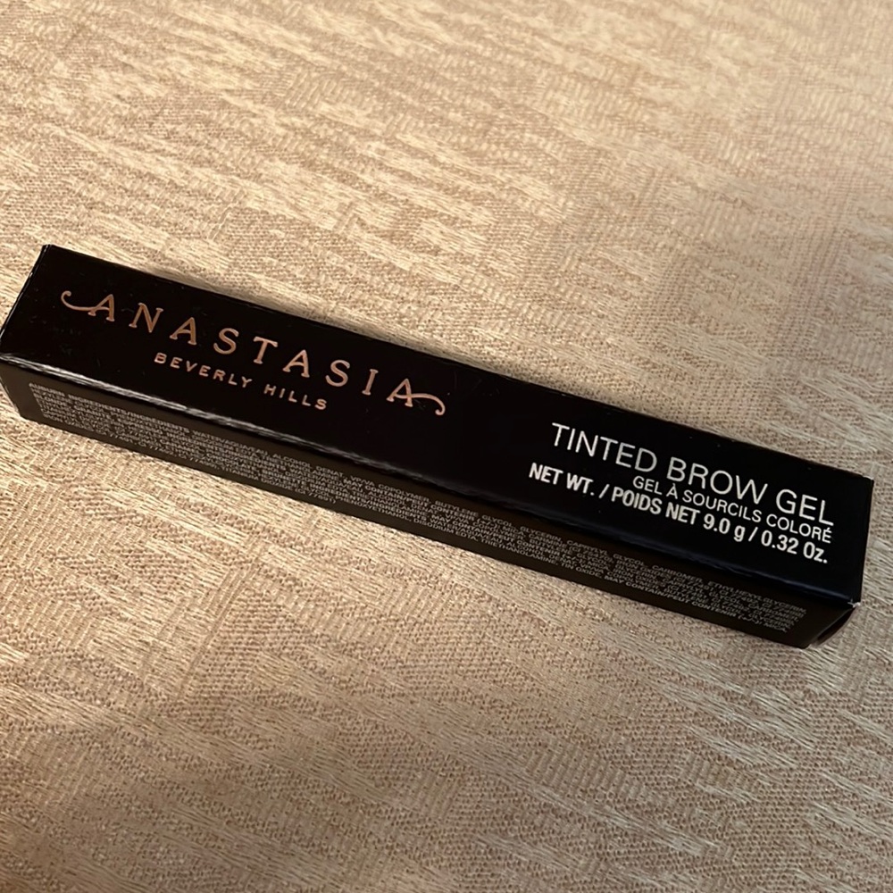 Anastasia Beverly Hills tinted brow gel on brunette never used
